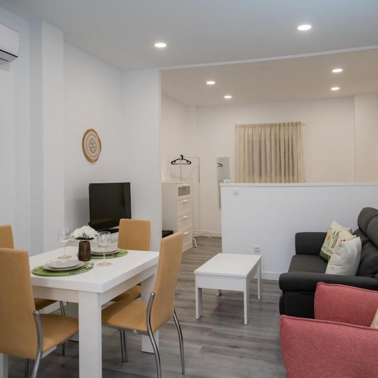 Holidays & Home Estudio El Palo 8B, 400 m playa - Apartamento de 1 dormitorio - 12