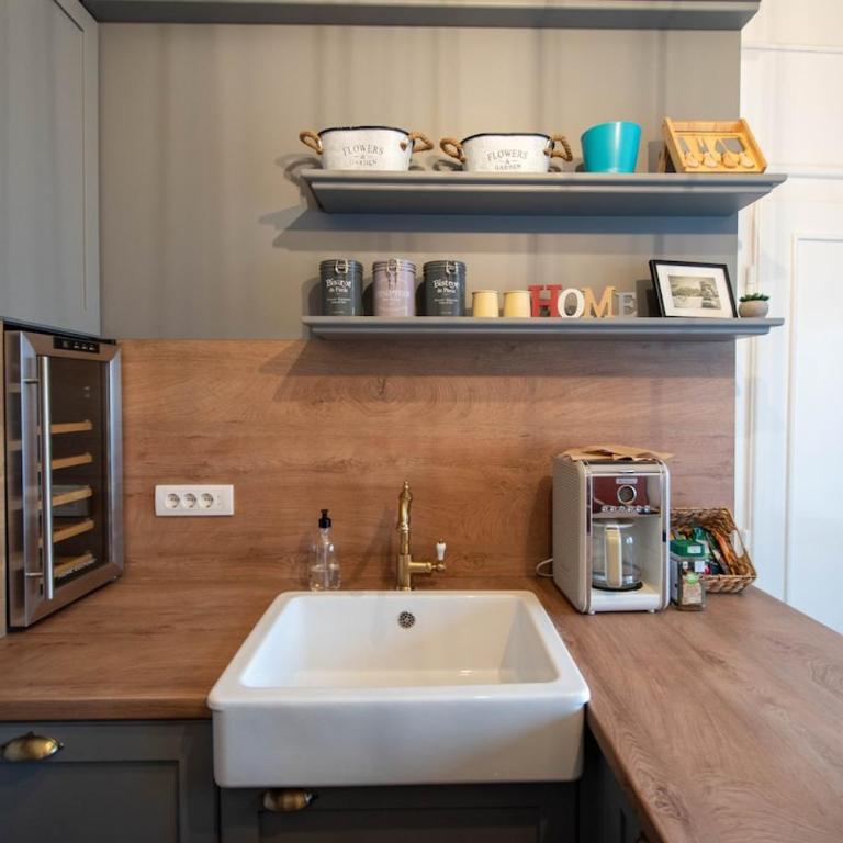 Teal and Gold Hideaway - Downtown Chic - Apartman sa 1 Spavaćom Sobom - 24