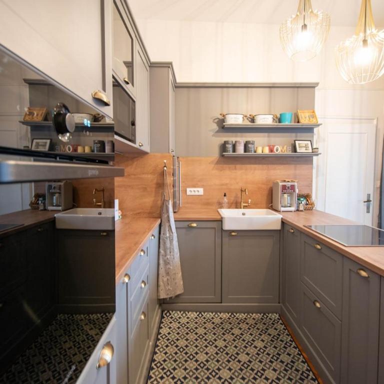 Teal and Gold Hideaway - Downtown Chic - Apartman sa 1 Spavaćom Sobom - 26