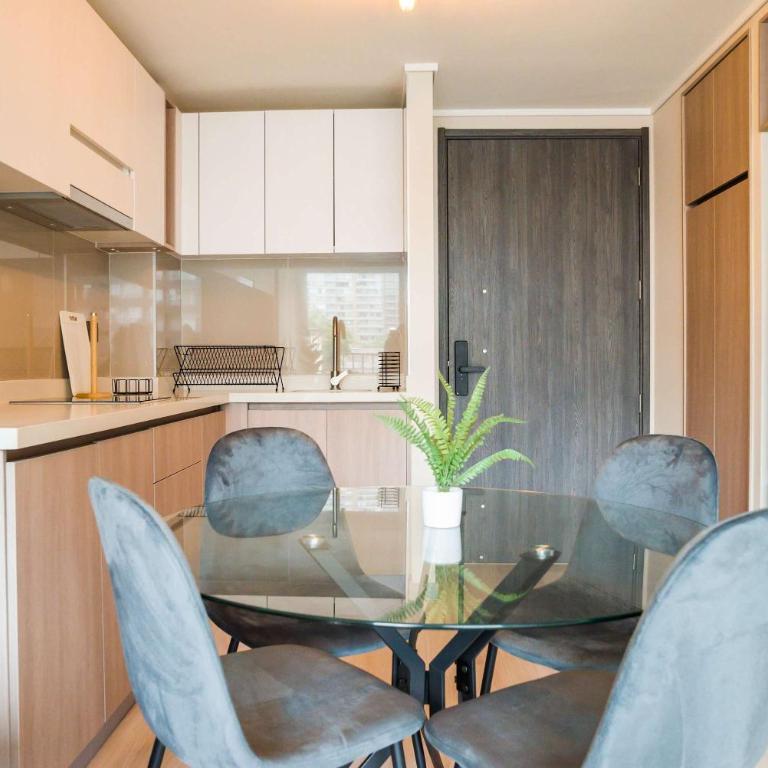 Chic Downtown Santiago Cozy Urban Retreat for 3 - Apartment - 5