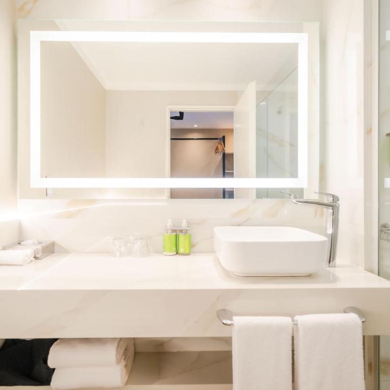 Holiday Inn Rosario by IHG - Premium Queen Room with Two Queen Beds - 1