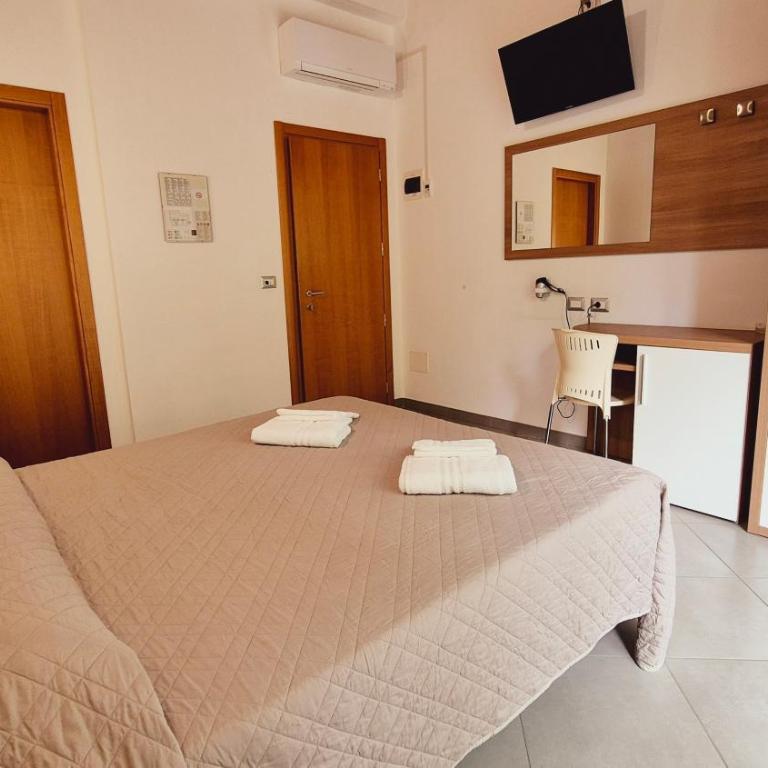 Hotel Arno - Camera Matrimoniale Superior - 1