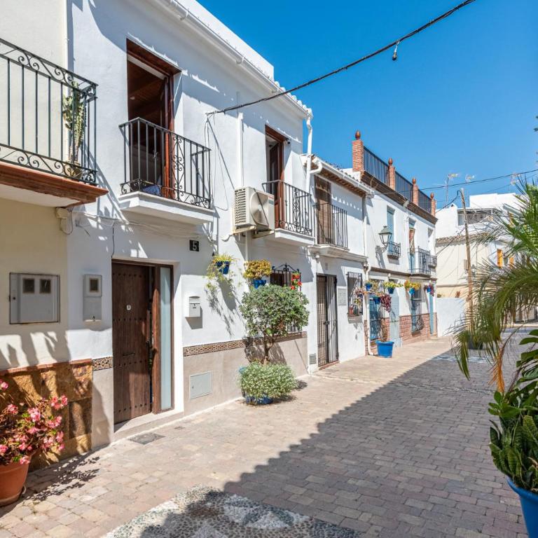 Traditional Spanish Villa in heart of Estepona - Zest Real Estate - Casa de 5 dormitorios - 1