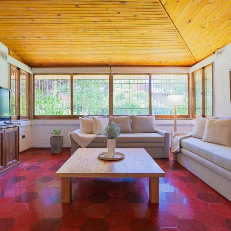 Formidable jardin, ubicación inmejorable, Chacras - Four-Bedroom House - 5