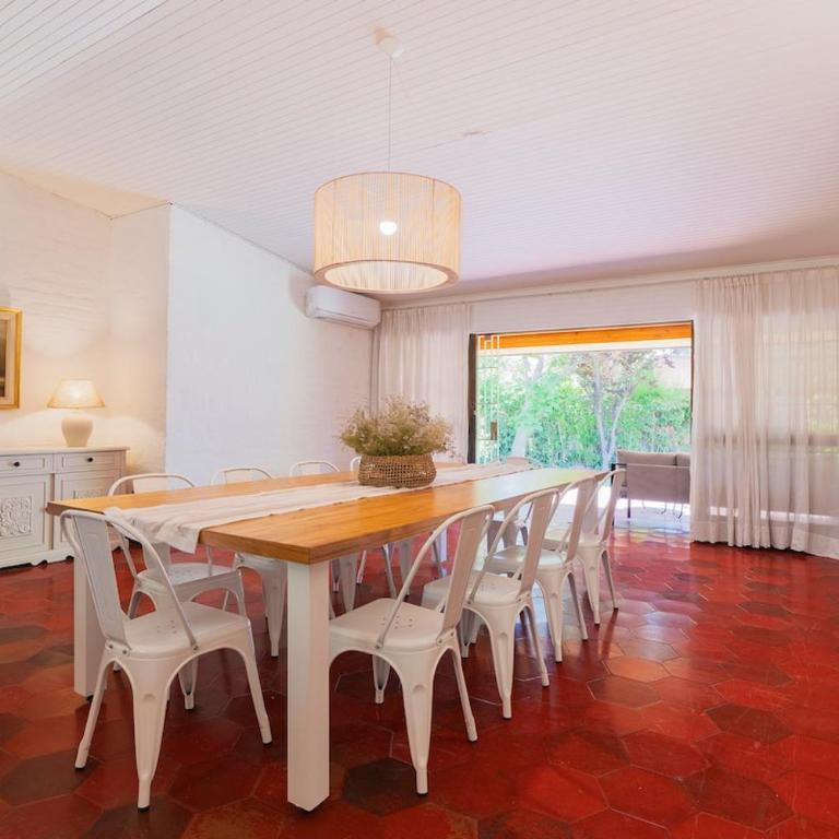 Formidable jardin, ubicación inmejorable, Chacras - Four-Bedroom House - 12