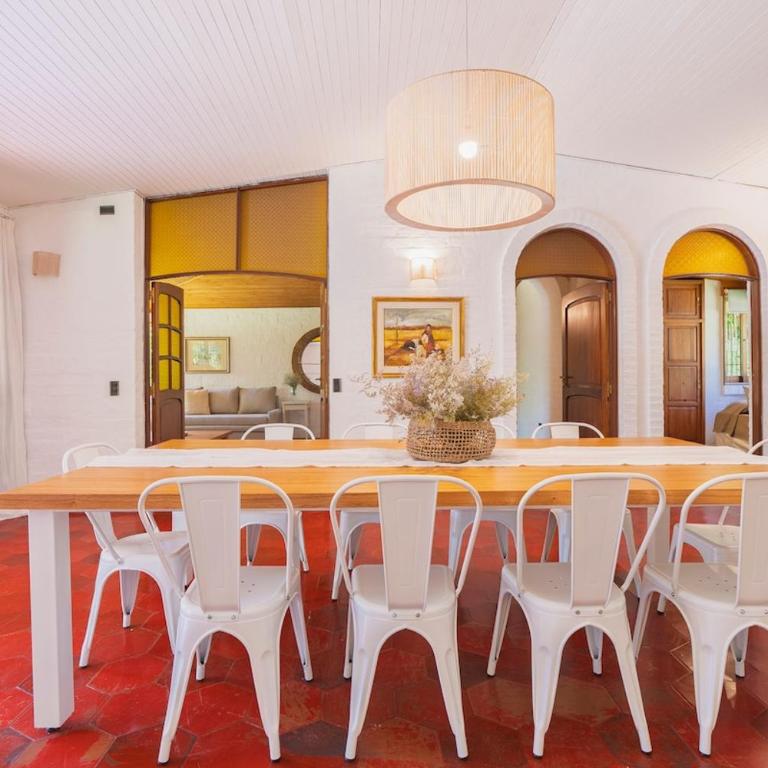 Formidable jardin, ubicación inmejorable, Chacras - Four-Bedroom House - 15