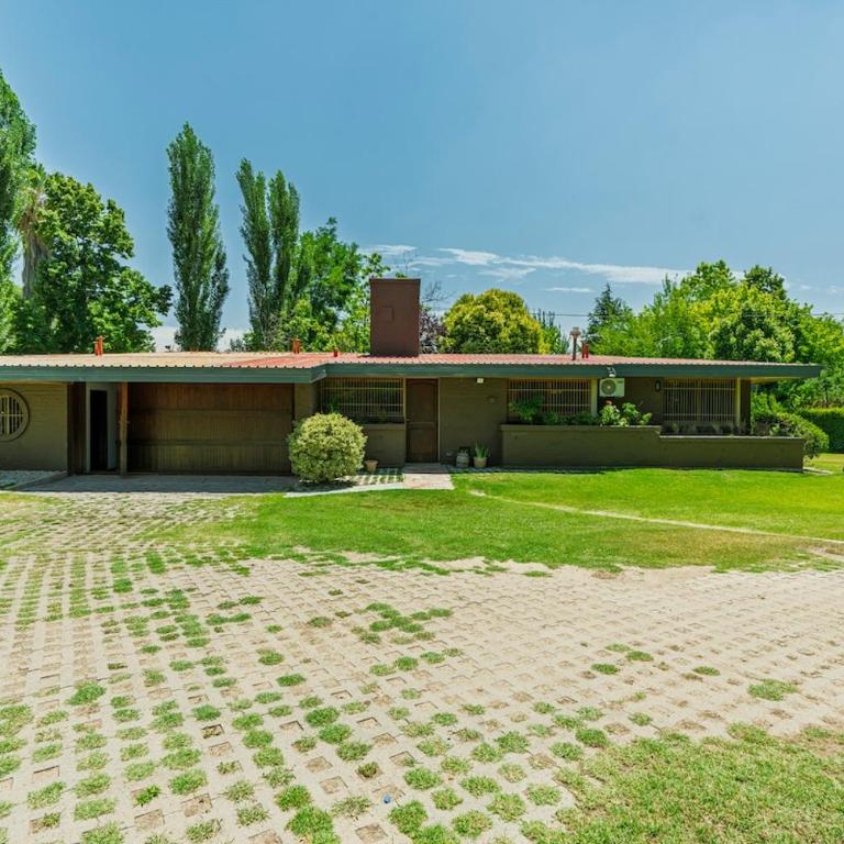Formidable jardin, ubicación inmejorable, Chacras - Four-Bedroom House - 31