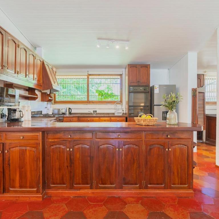 Formidable jardin, ubicación inmejorable, Chacras - Four-Bedroom House - 32