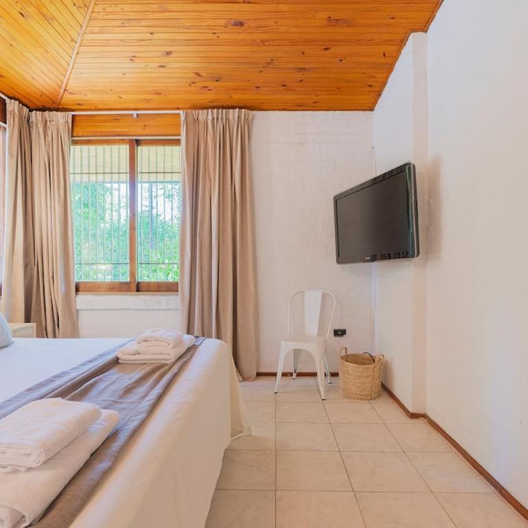 Formidable jardin, ubicación inmejorable, Chacras - Four-Bedroom House - 39