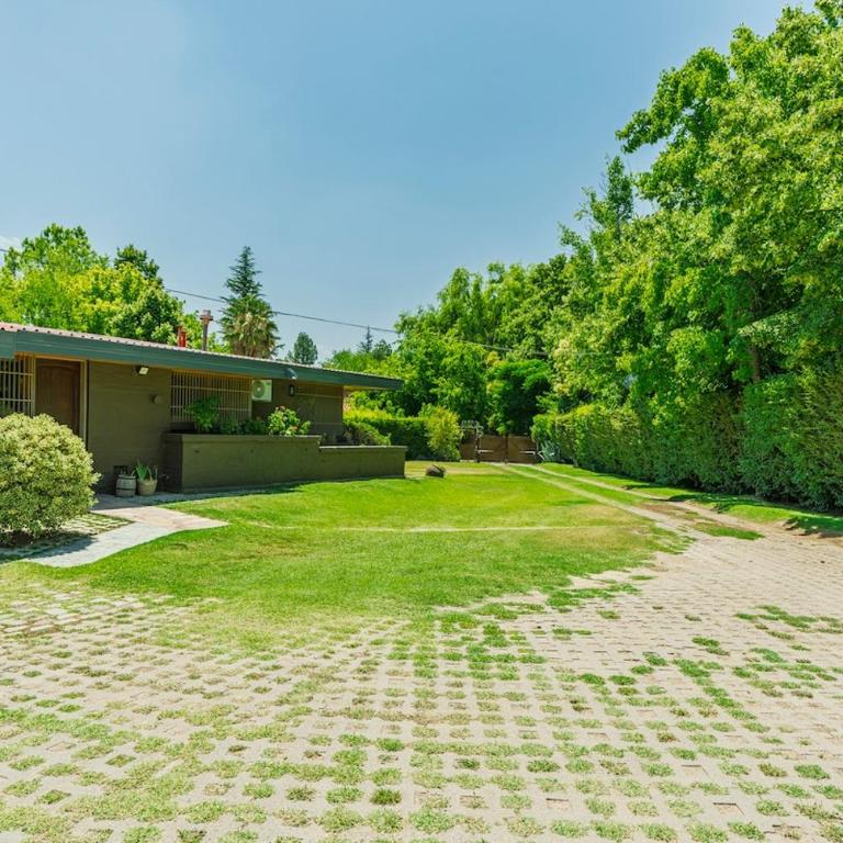 Formidable jardin, ubicación inmejorable, Chacras - Four-Bedroom House - 43