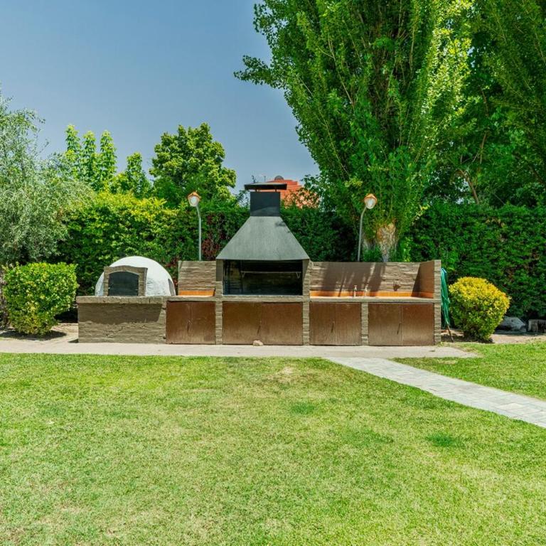 Formidable jardin, ubicación inmejorable, Chacras - Four-Bedroom House - 47