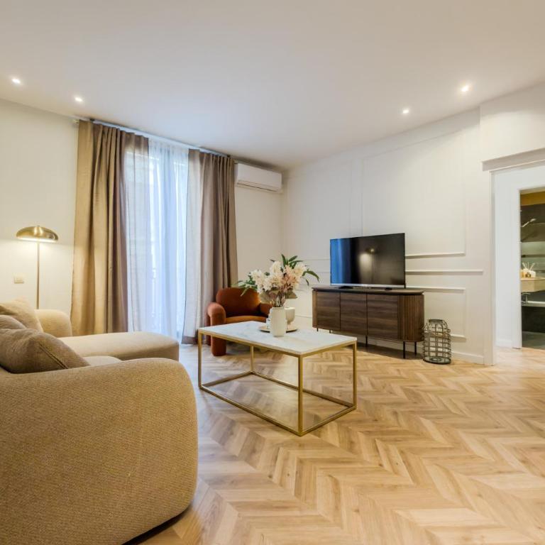 Palau de la Musica Apartments - Three-Bedroom Apartment - 16