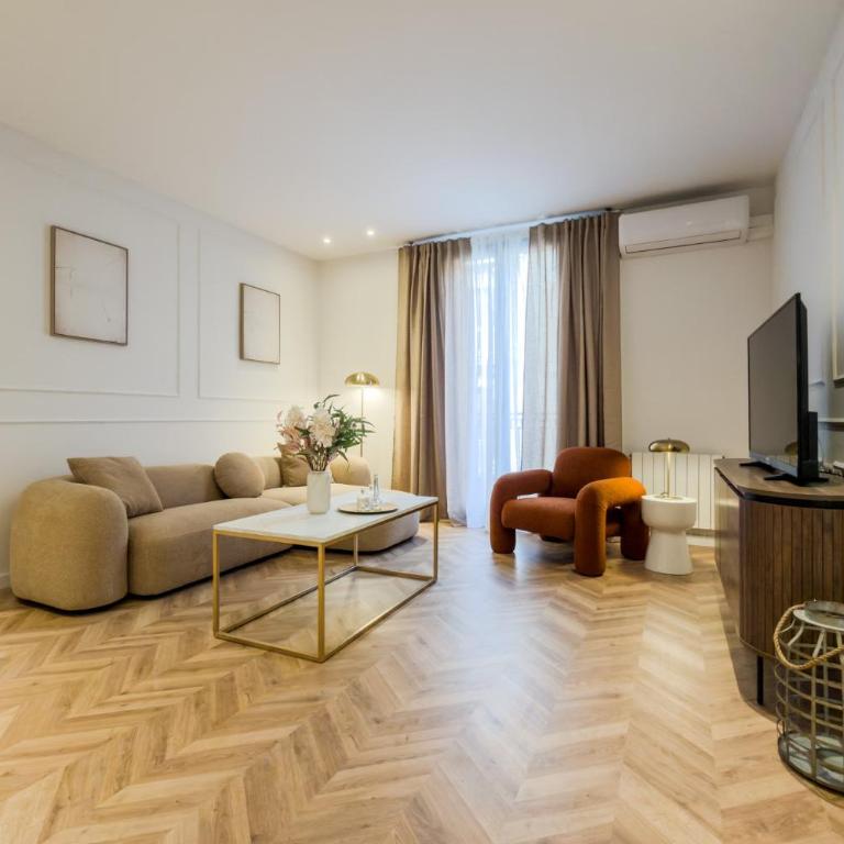 Palau de la Musica Apartments - Three-Bedroom Apartment - 10