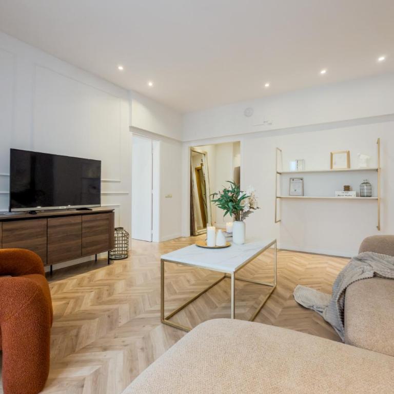 Palau de la Musica Apartments - Three-Bedroom Apartment - 12
