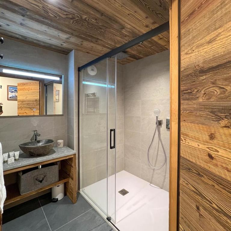 NAGANO 205 | LES GETS | Emplacement exceptionnel en face des pistes au cœur du village | Appartement neuf 3 chambres - 8 personnes - Apartamento - 15