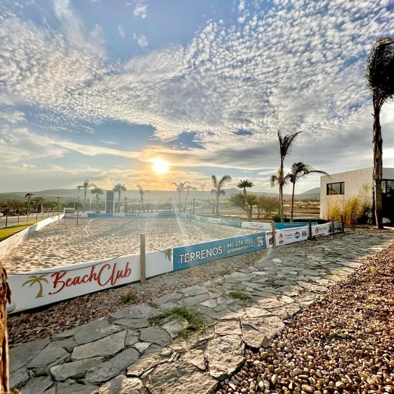 Juriquilla Home, 5 Bedrooms, 3 Community Pool - Four-Bedroom House - 38