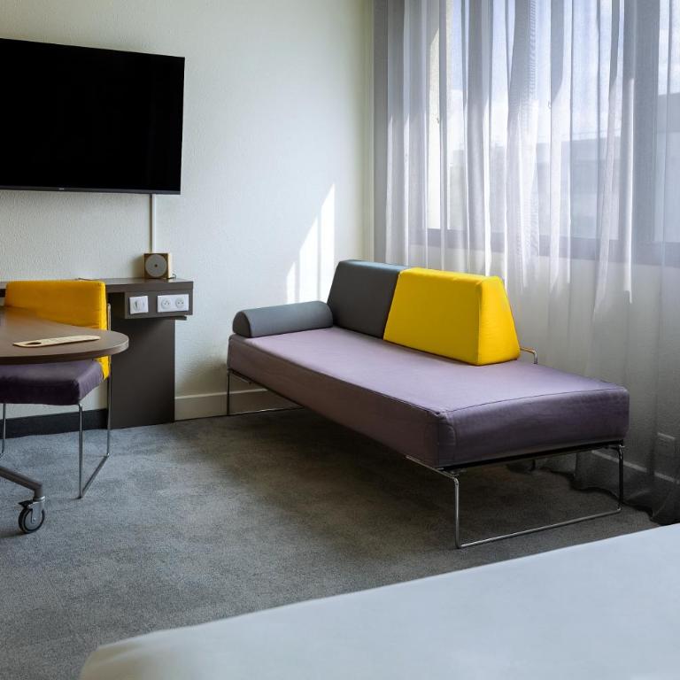 Novotel Suites Paris Stade de France - Standard Double Room with Sofa Bed - Disability Access - 4