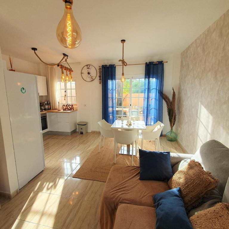 Appartement rénové 2 chambres, grande terrasse S-O, parking privé et piscine chauffée - Apartamento de 2 dormitorios - 15
