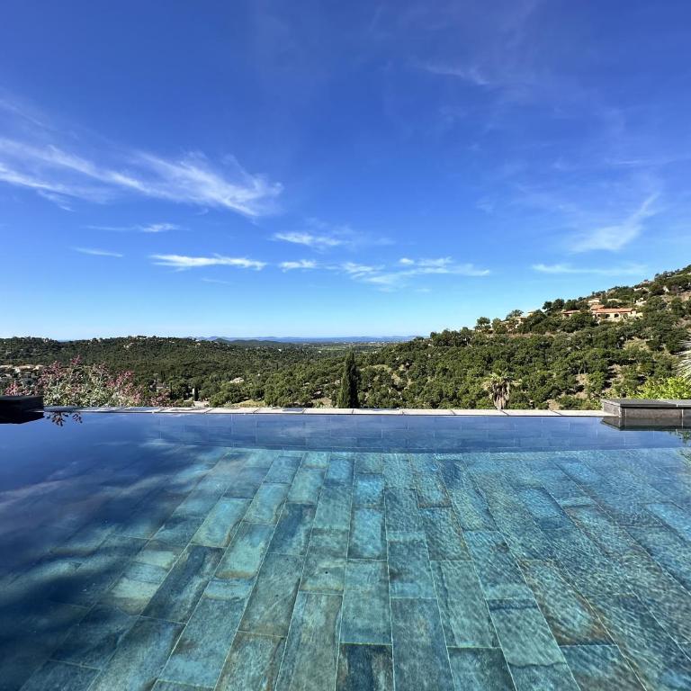 La Vigie, villa pour 8 personnes avec piscine chauffée et vue mer à La Londe-Les-Maures - Ferienhaus - 4