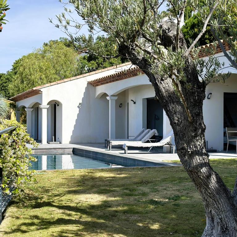 La Vigie, villa pour 8 personnes avec piscine chauffée et vue mer à La Londe-Les-Maures - Ferienhaus - 1