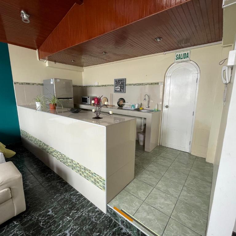 Residencial Alfa Hotel - Habitación Familiar con baño privado - 4