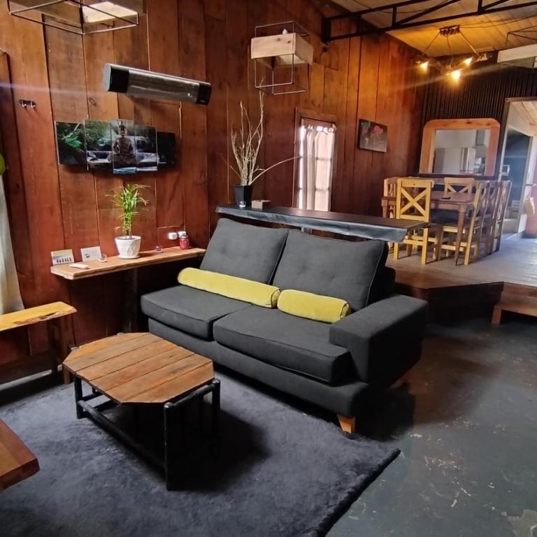 MIL 900 TRES - Hermoso y Amplio - Casa - 4
