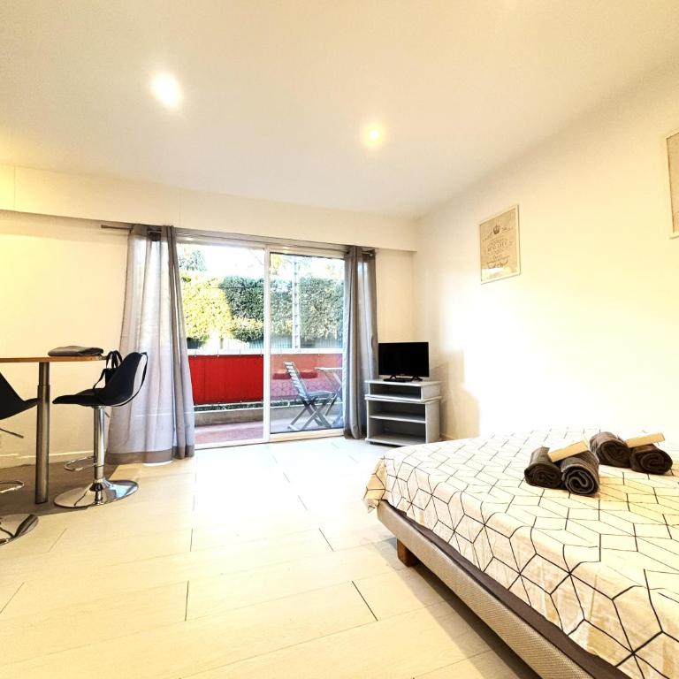 Charming Studio Cannes center with terrace, very calm - Appartement - Vue sur Ville - 1