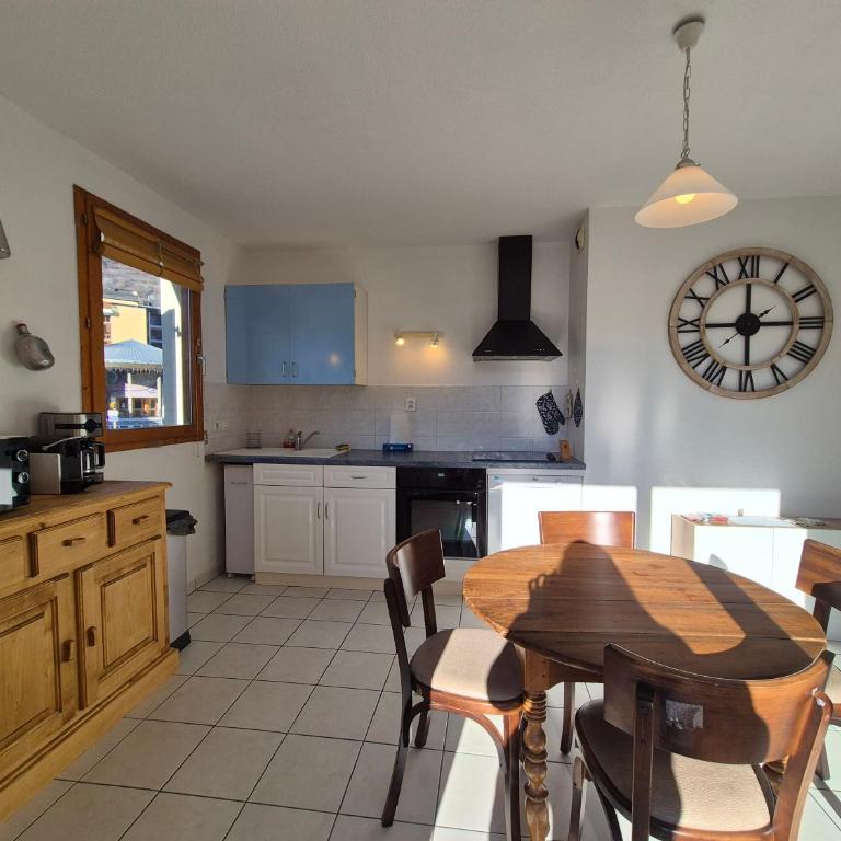 Appartement 6pers avec balcon - Hyper centre BSM - Two-Bedroom Apartment - 4