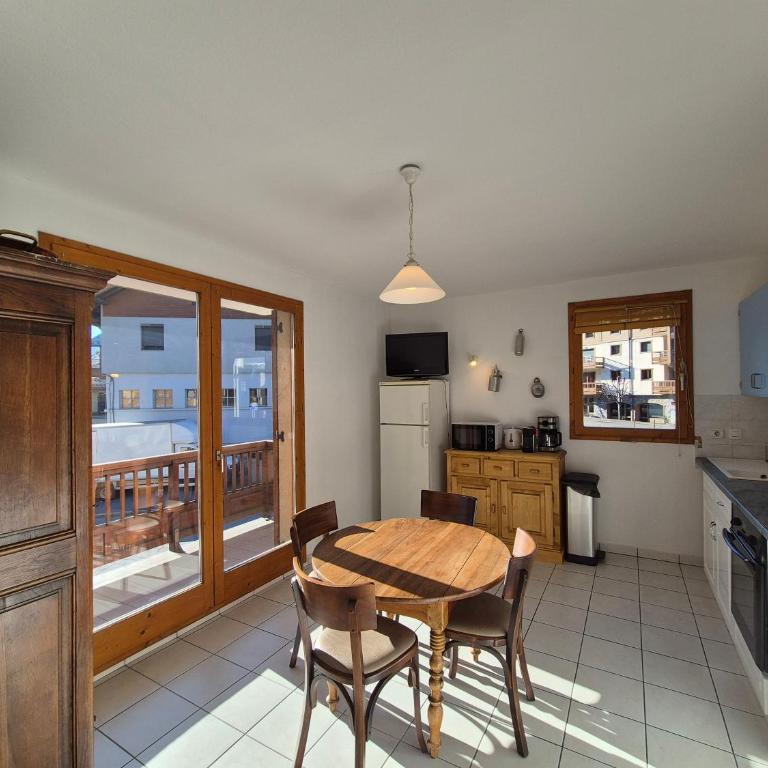 Appartement 6pers avec balcon - Hyper centre BSM - Two-Bedroom Apartment - 2