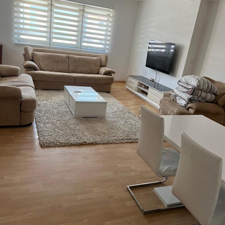 Apartmani Pejton Ilidza - Three-Bedroom Apartment - 1
