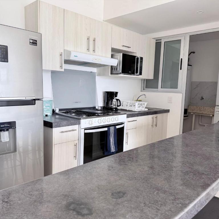 Romulo OFarril 2parking-2BR-2BA - Two-Bedroom Apartment with City View - 14