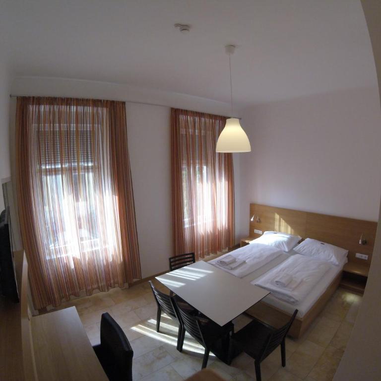 Hotel Aton - Vierbettzimmer - 8