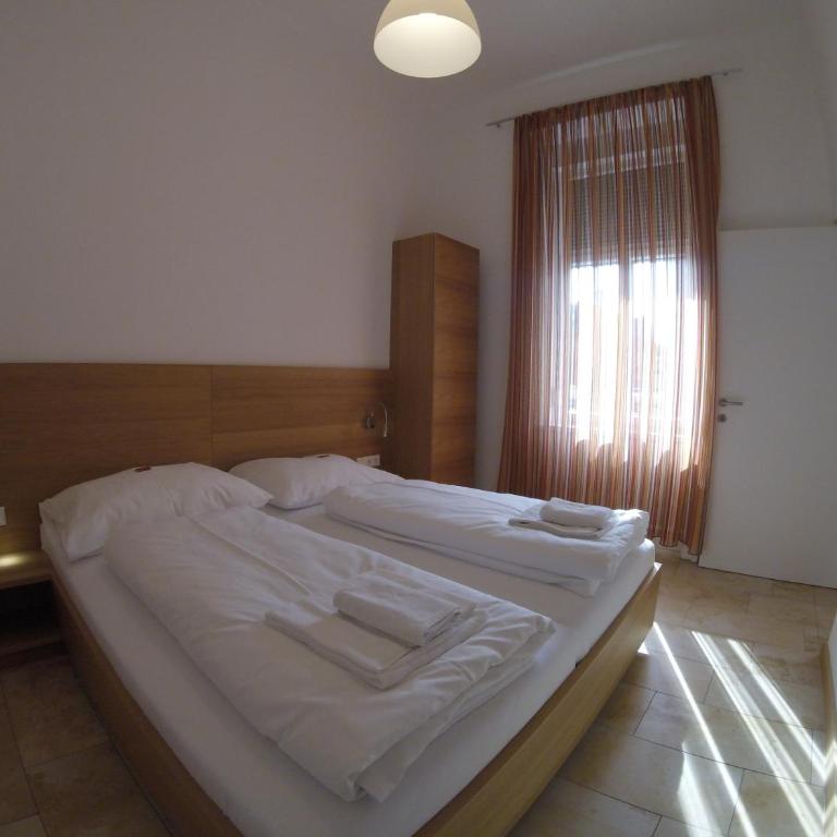 Hotel Aton - Vierbettzimmer - 9