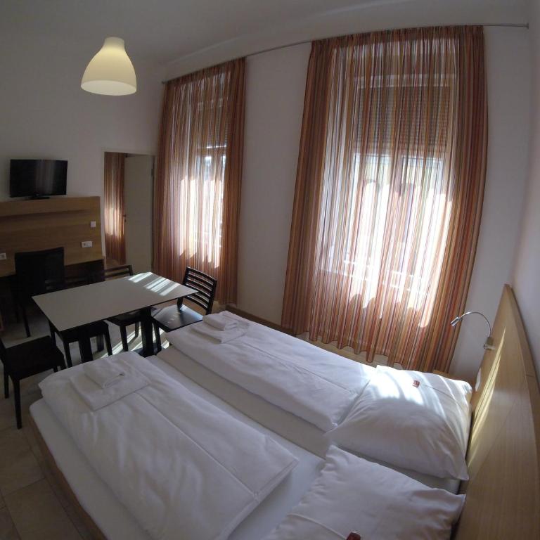 Hotel Aton - Vierbettzimmer - 11