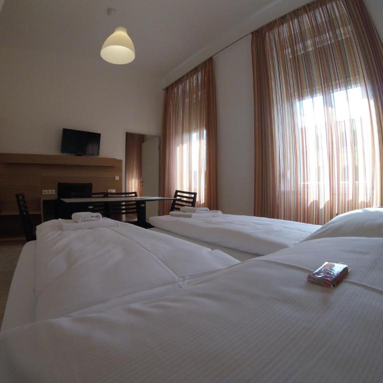 Hotel Aton - Vierbettzimmer - 15