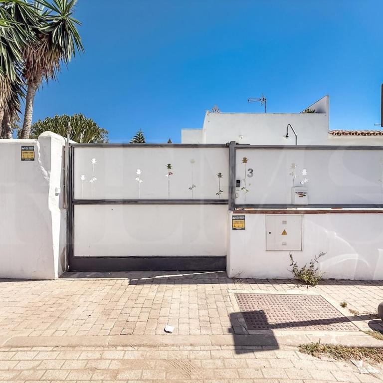 Sunny Villa & Rooftop Near Beach REMS - Villa de 3 dormitorios - 34