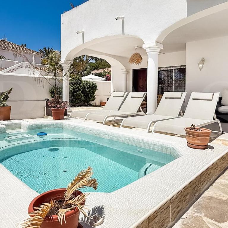 Sunny Villa & Rooftop Near Beach REMS - Villa de 3 dormitorios - 28