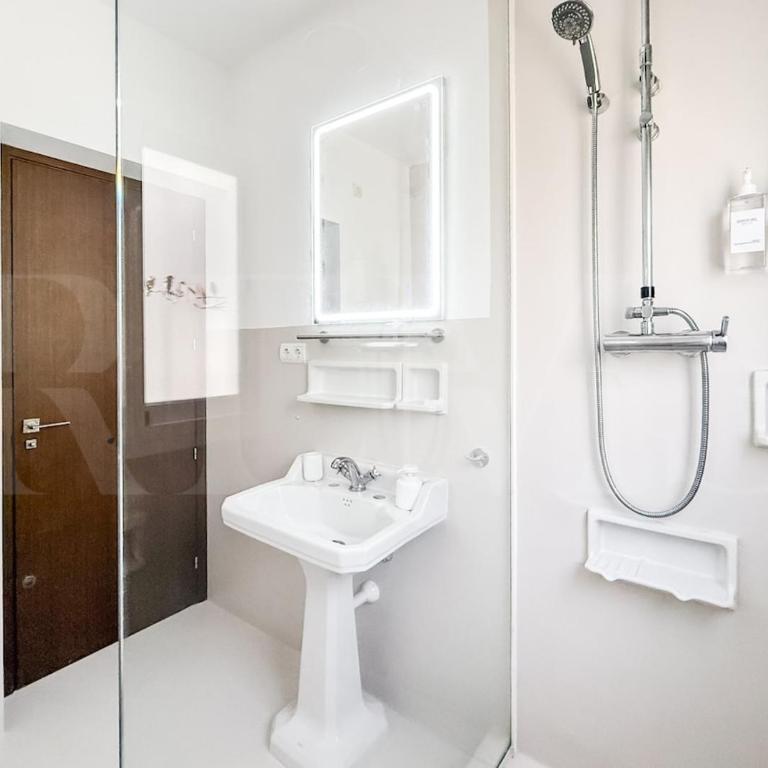 Sunny Villa & Rooftop Near Beach REMS - Villa de 3 dormitorios - 29
