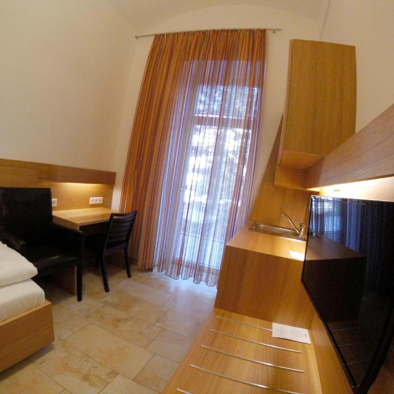 Hotel Aton - Einzelzimmer mit Balkon - 6