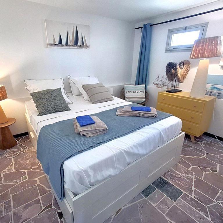 Villa Françoise pour 10 personnes avec vue mer et piscine chauffée à Carqueiranne - Maison 5 Chambres - 30