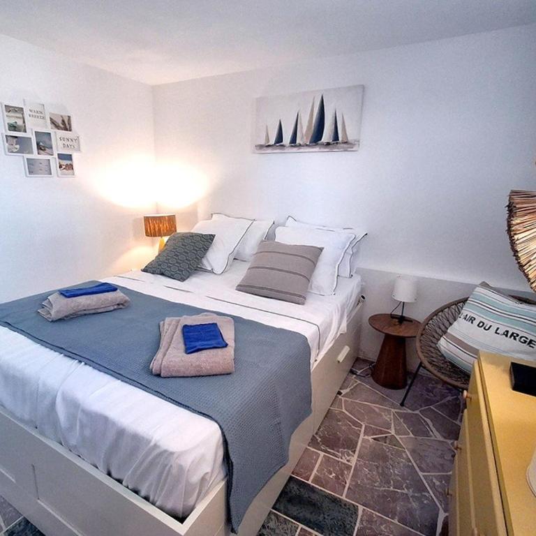 Villa Françoise pour 10 personnes avec vue mer et piscine chauffée à Carqueiranne - Maison 5 Chambres - 31