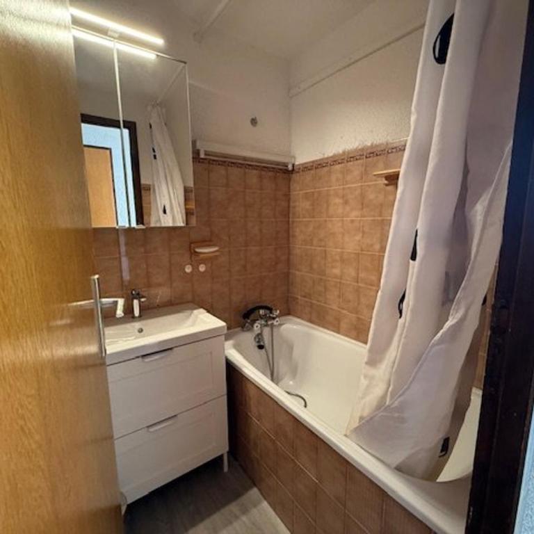 Studio cabine 4 pers aux Saisies, proche commerces - Appartement 1 Chambre - 17