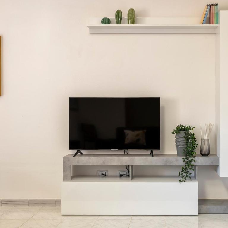 White lilium apartment - Two-Bedroom Apartment - 3