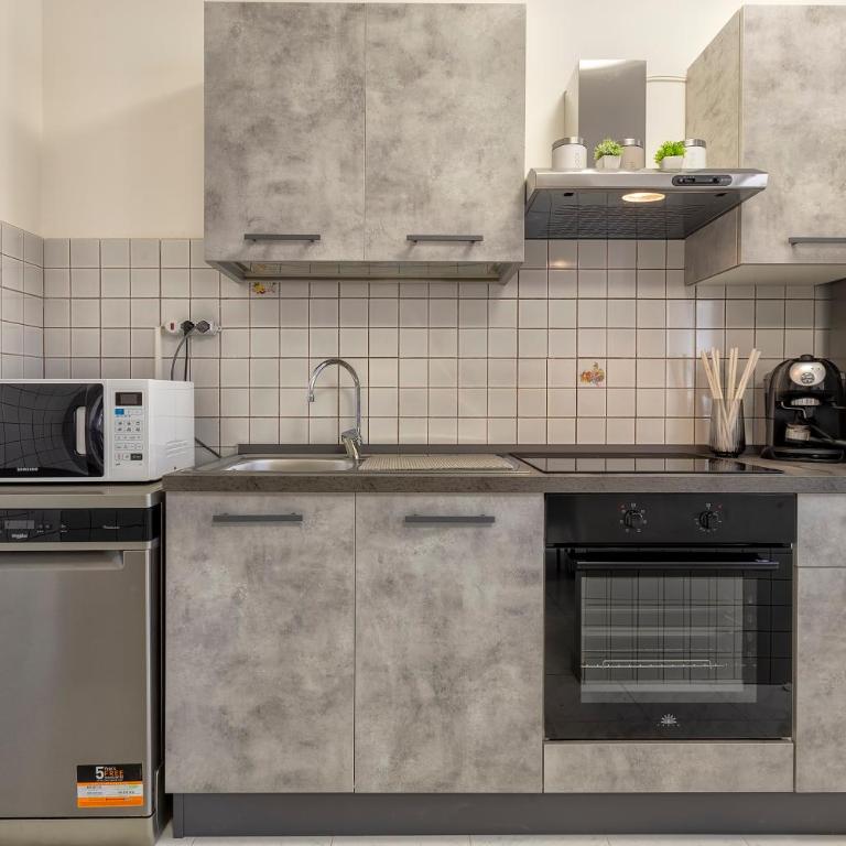 White lilium apartment - Two-Bedroom Apartment - 11