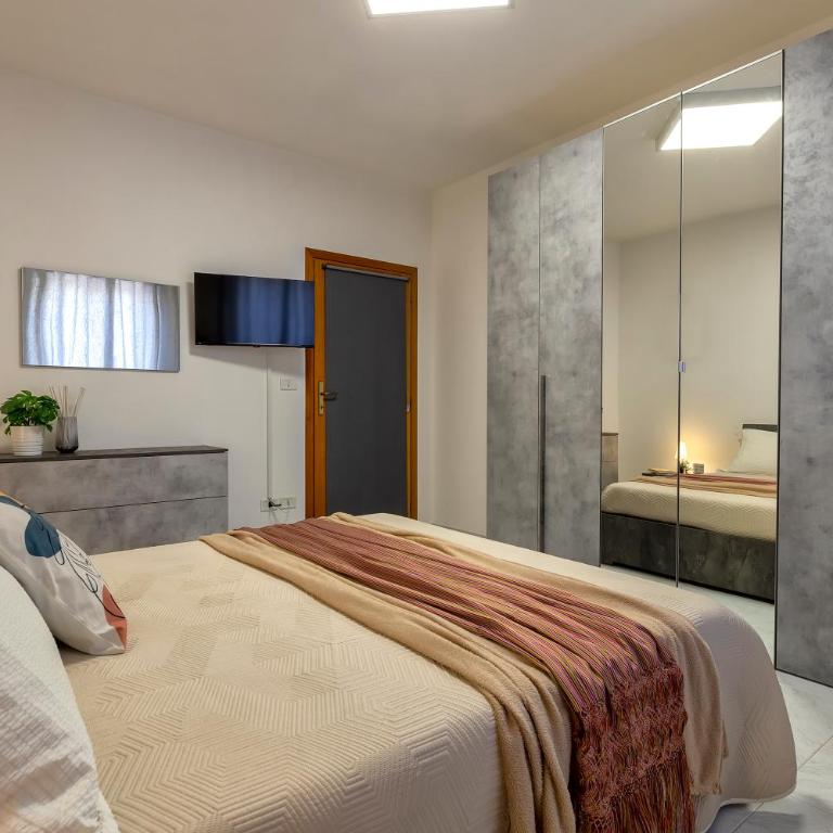 White lilium apartment - Two-Bedroom Apartment - 10