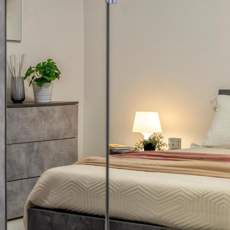 White lilium apartment - Two-Bedroom Apartment - 18