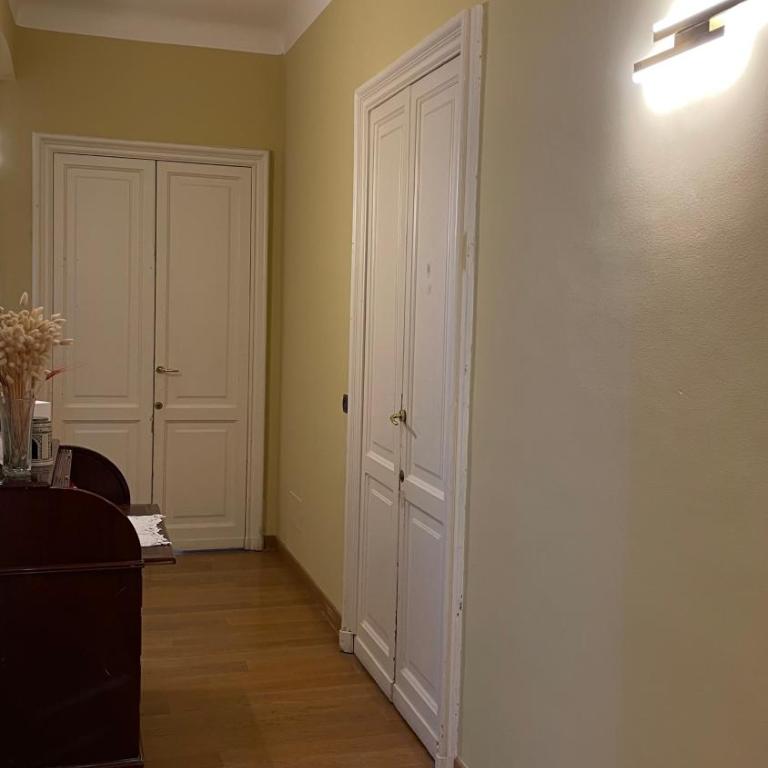 Paradise Suites - Brignole Station - Best Price Rooms - ALWAYS OPEN - Camera Matrimoniale con Bagno in Comune - 2