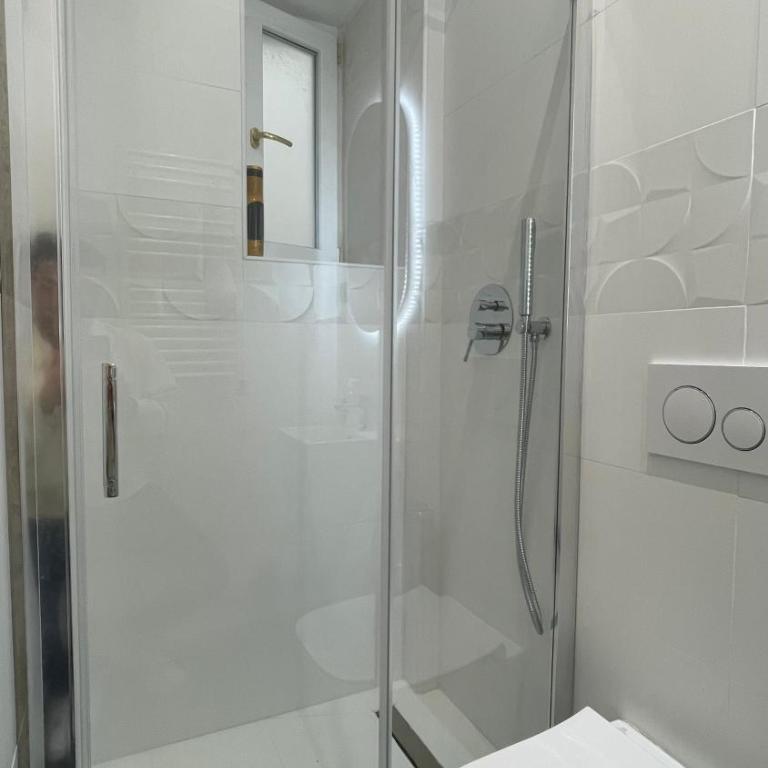Paradise Suites - Brignole Station - Best Price Rooms - ALWAYS OPEN - Camera Matrimoniale con Bagno in Comune - 4