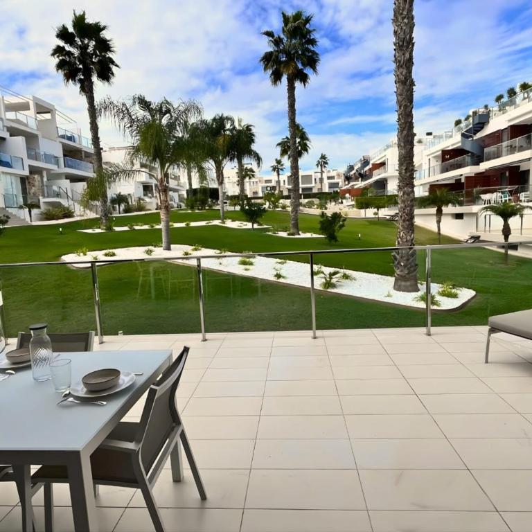 Nuevo apartamento con terraza y piscina próximo a las playas - Apartamento - 4