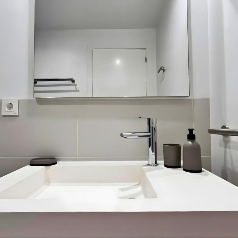 Nuevo apartamento con terraza y piscina próximo a las playas - Apartamento - 24